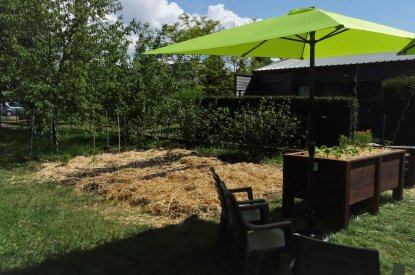 Atelier de remplissage, semis et plantations des bacs surélevés.